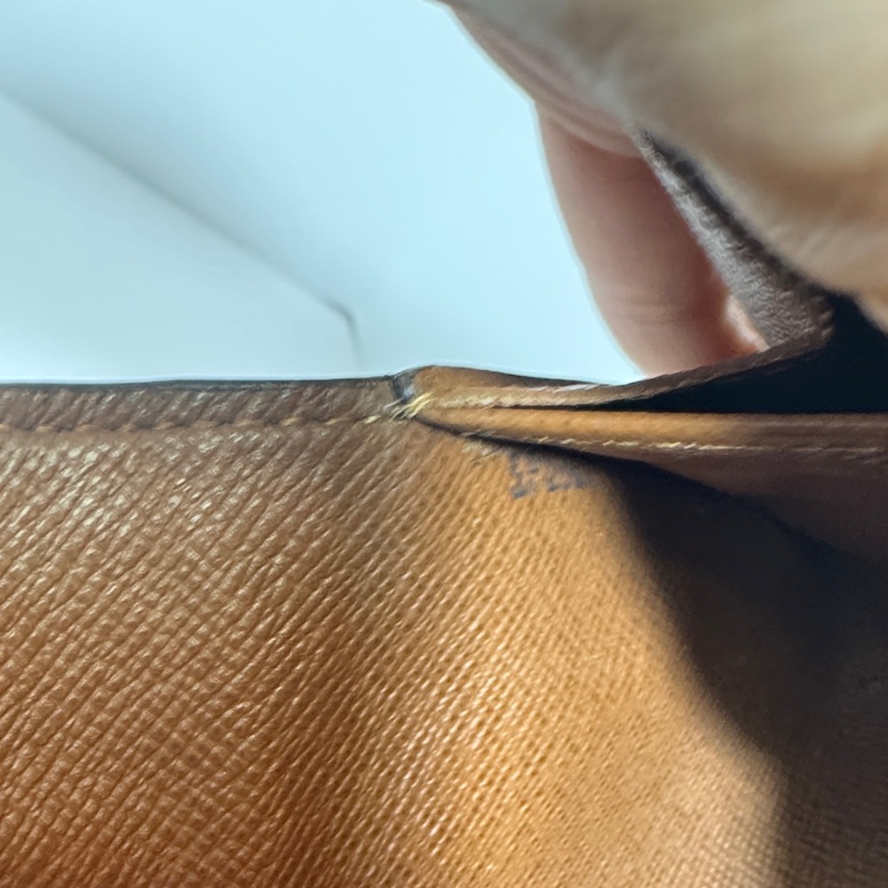 Louis Vuitton Wallet - Picture 9 of 9
